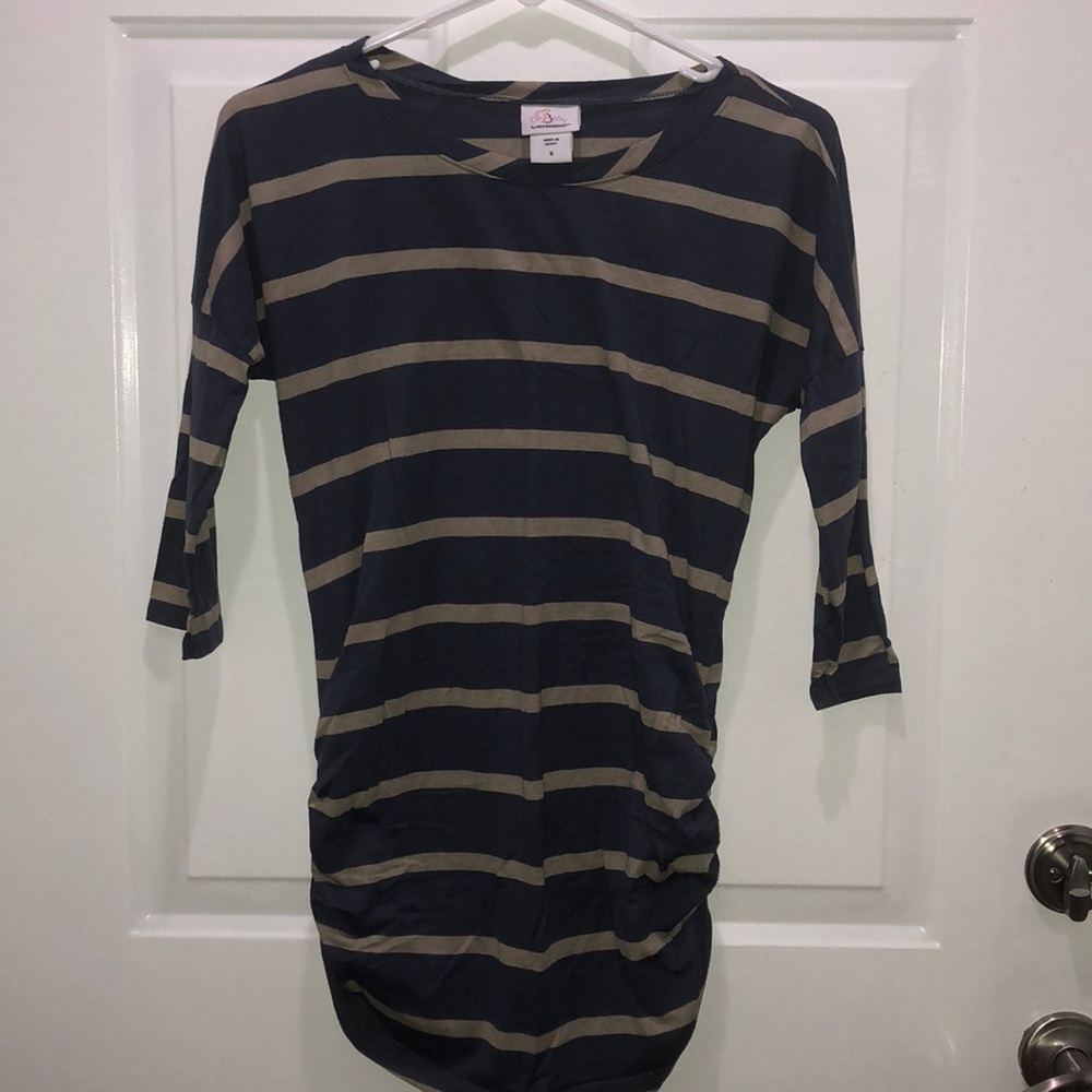 1/4 length sleeve maternity shirt size S